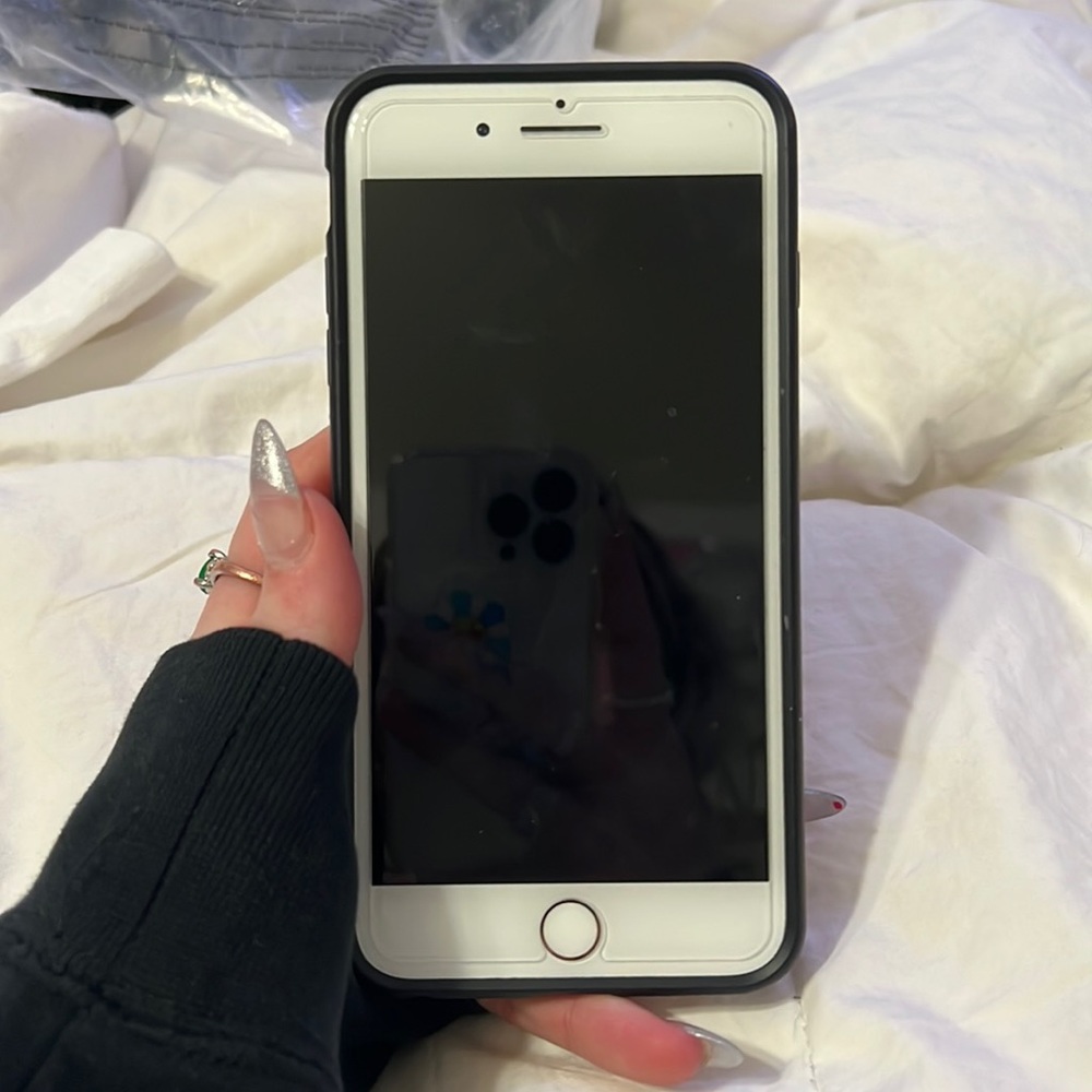 IPhone 8+ & free WF case